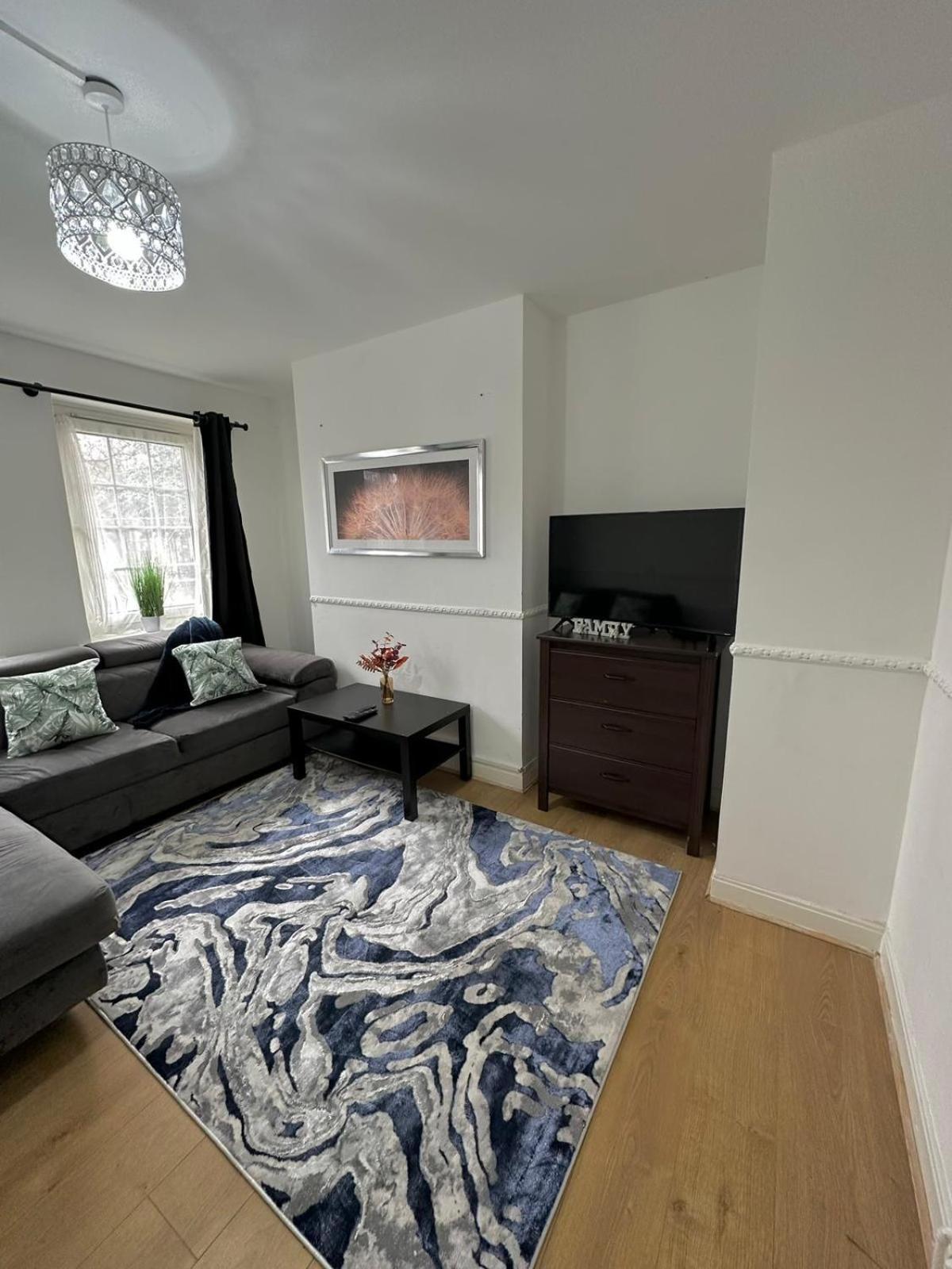 2 Bedroom Flat, 2 Minutes Walk To Bethnalgreen Station, Central ロンドン エクステリア 写真