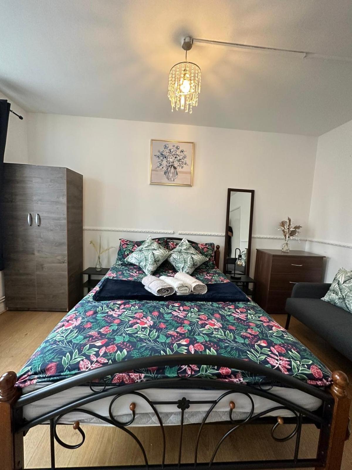 2 Bedroom Flat, 2 Minutes Walk To Bethnalgreen Station, Central ロンドン エクステリア 写真