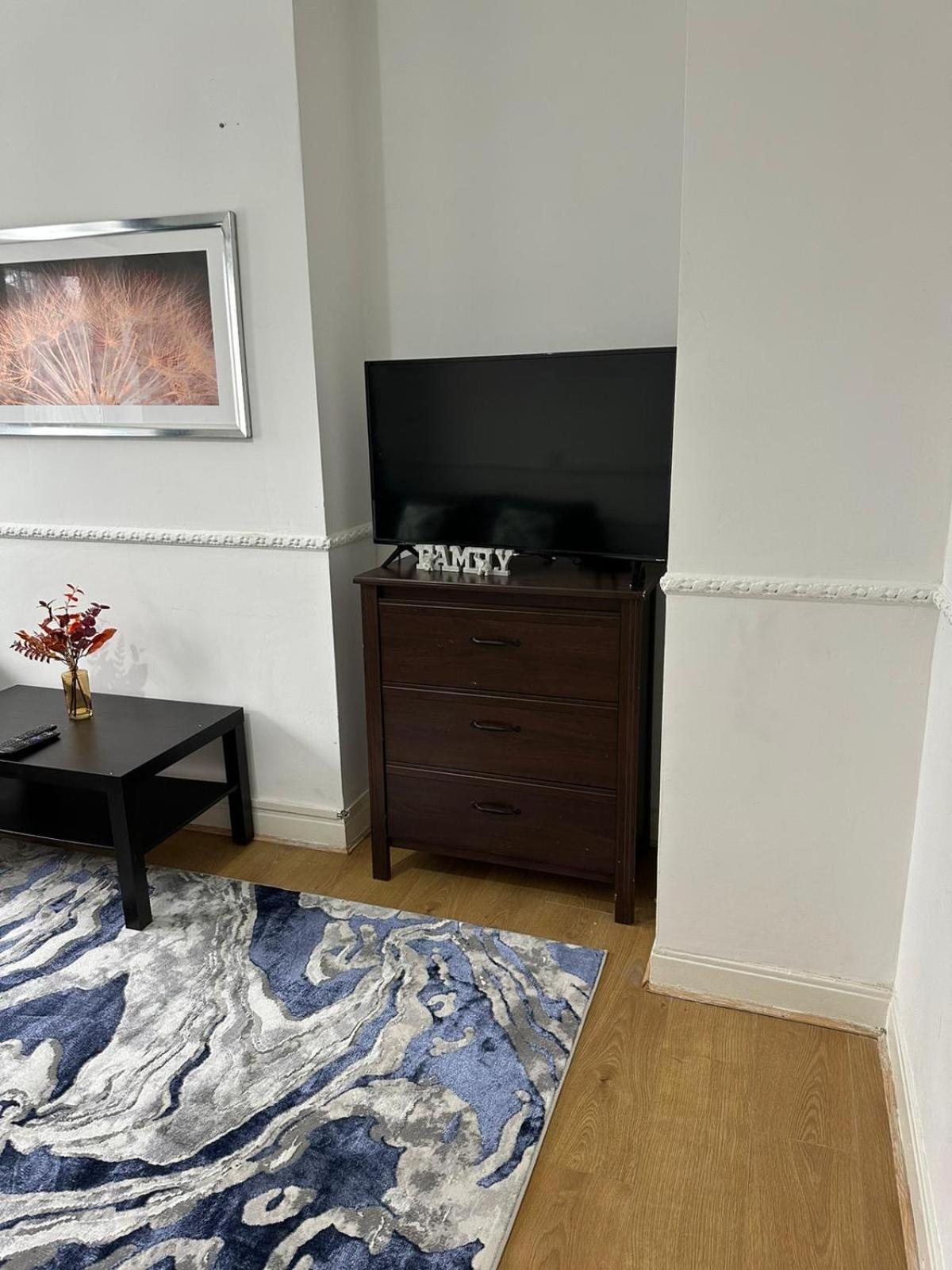 2 Bedroom Flat, 2 Minutes Walk To Bethnalgreen Station, Central ロンドン エクステリア 写真