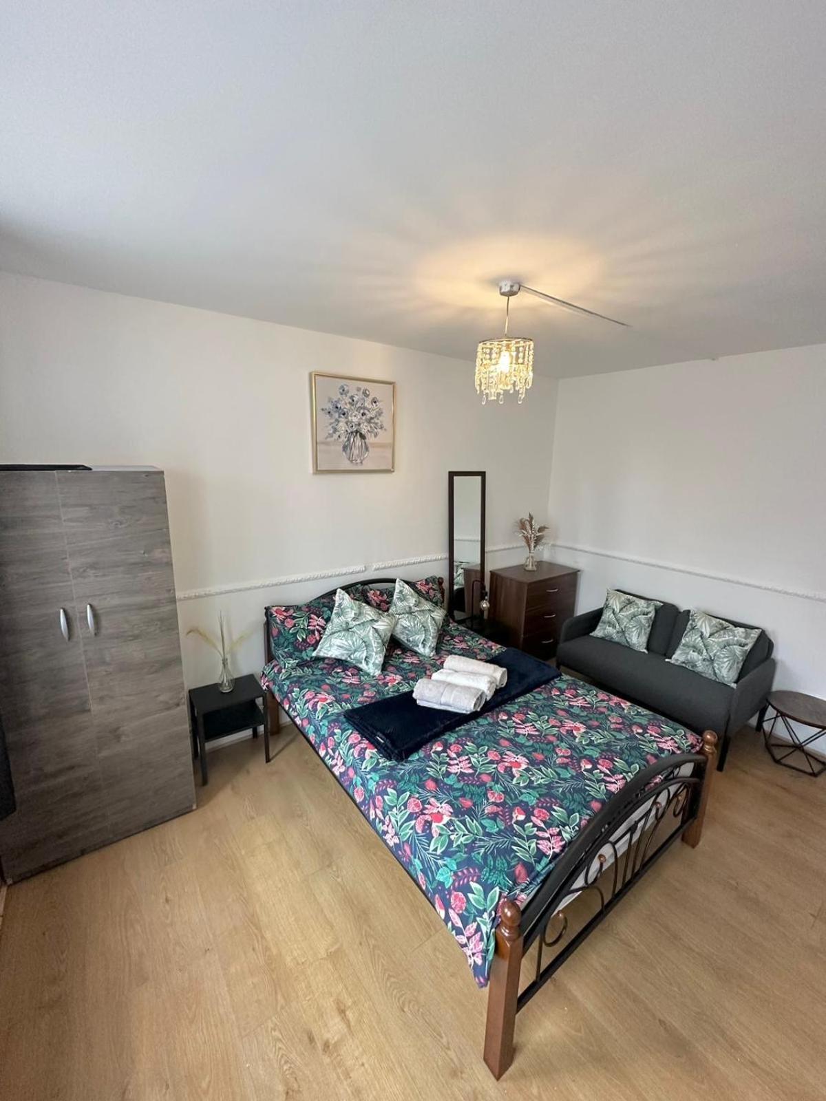 2 Bedroom Flat, 2 Minutes Walk To Bethnalgreen Station, Central ロンドン エクステリア 写真