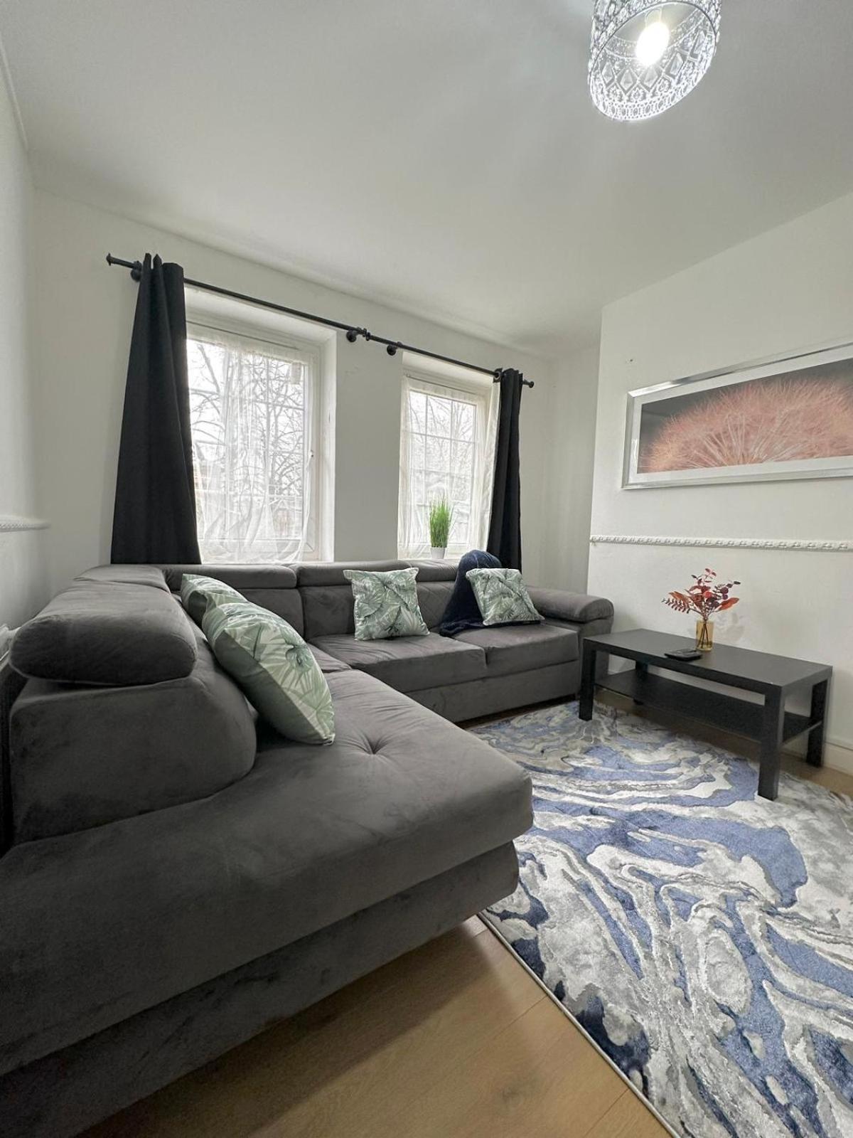 2 Bedroom Flat, 2 Minutes Walk To Bethnalgreen Station, Central ロンドン エクステリア 写真
