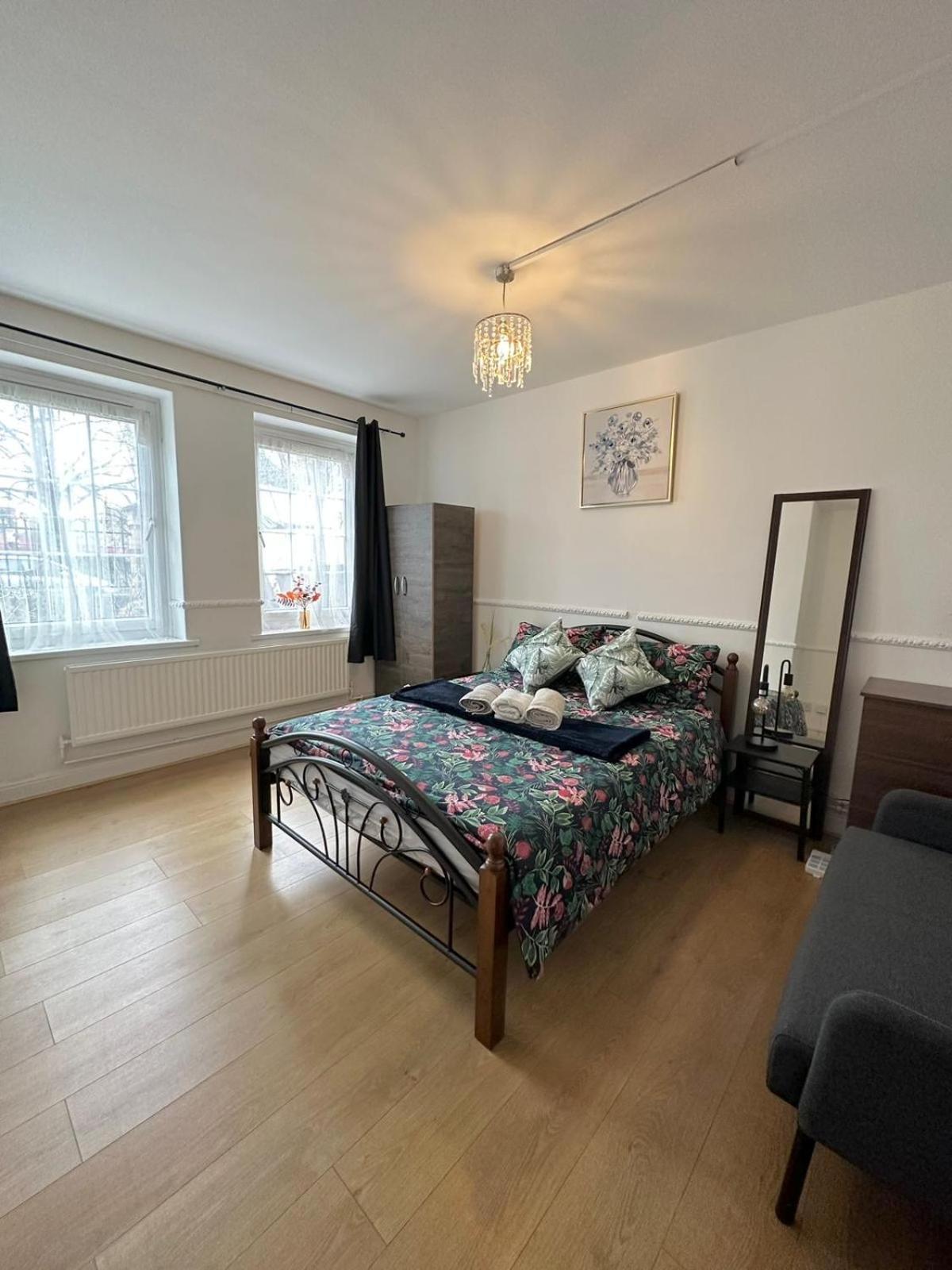 2 Bedroom Flat, 2 Minutes Walk To Bethnalgreen Station, Central ロンドン エクステリア 写真