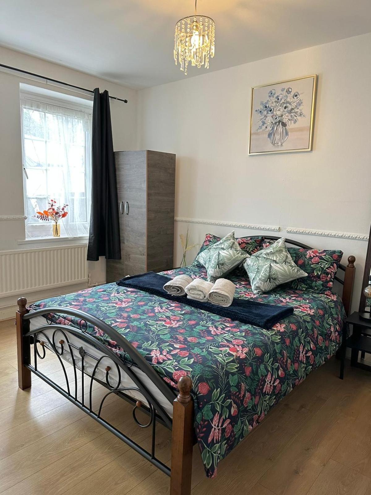 2 Bedroom Flat, 2 Minutes Walk To Bethnalgreen Station, Central ロンドン エクステリア 写真