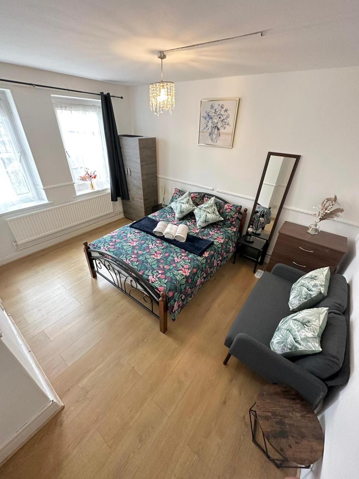 2 Bedroom Flat, 2 Minutes Walk To Bethnalgreen Station, Central ロンドン エクステリア 写真
