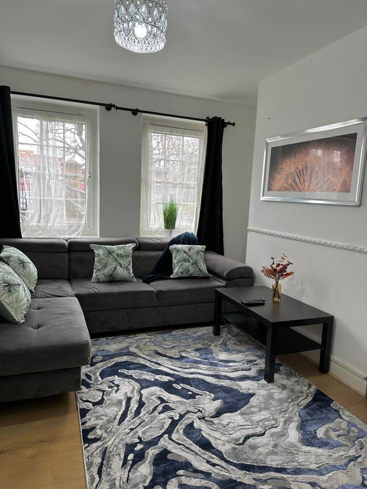2 Bedroom Flat, 2 Minutes Walk To Bethnalgreen Station, Central ロンドン エクステリア 写真