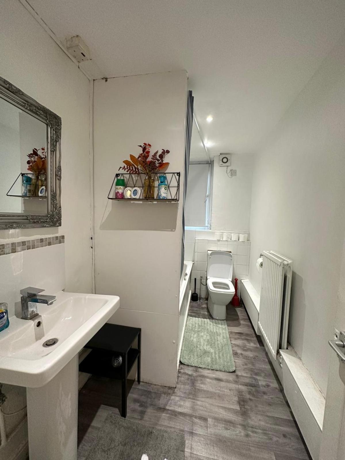 2 Bedroom Flat, 2 Minutes Walk To Bethnalgreen Station, Central ロンドン エクステリア 写真