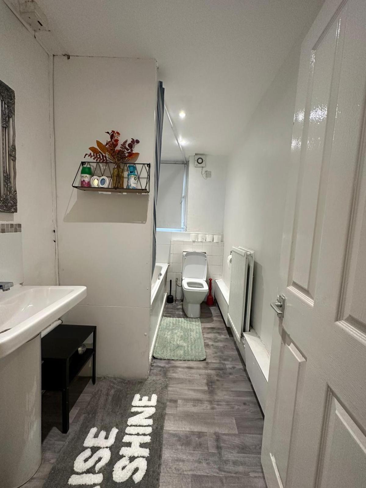 2 Bedroom Flat, 2 Minutes Walk To Bethnalgreen Station, Central ロンドン エクステリア 写真
