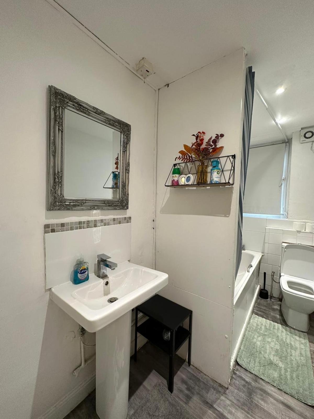 2 Bedroom Flat, 2 Minutes Walk To Bethnalgreen Station, Central ロンドン エクステリア 写真